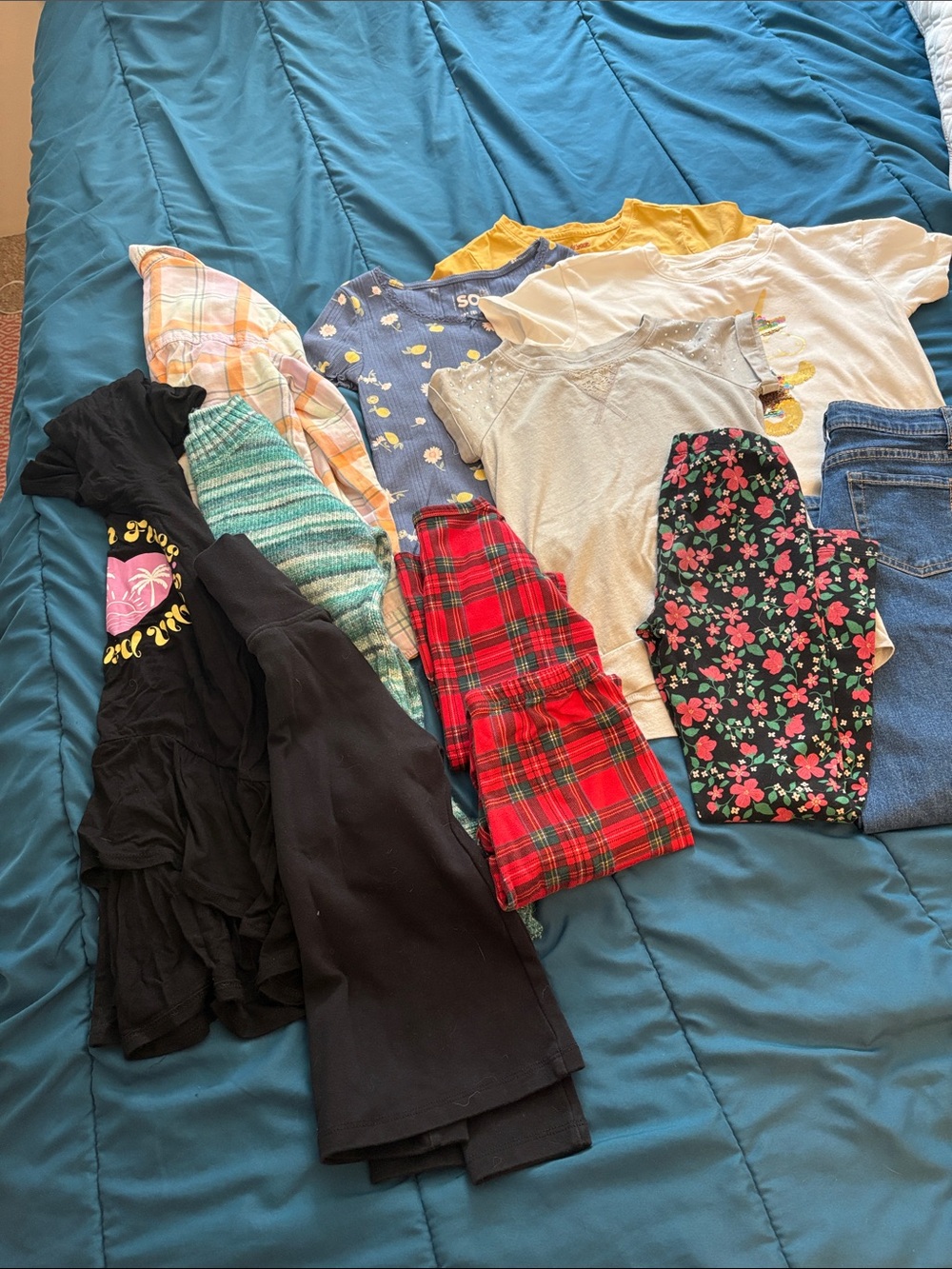 Girl’s bundle of clothing - sz 7/8/youth S